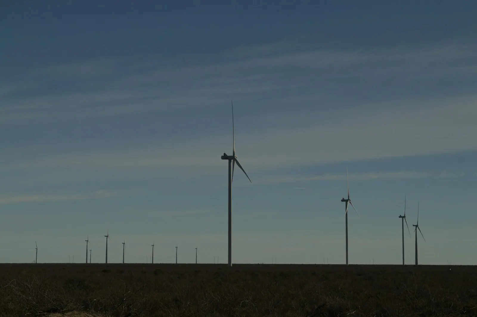 Fotografía de archivo: aerogeneradores en Puerto Madryn, Luciano Mantovani / Unsplash.