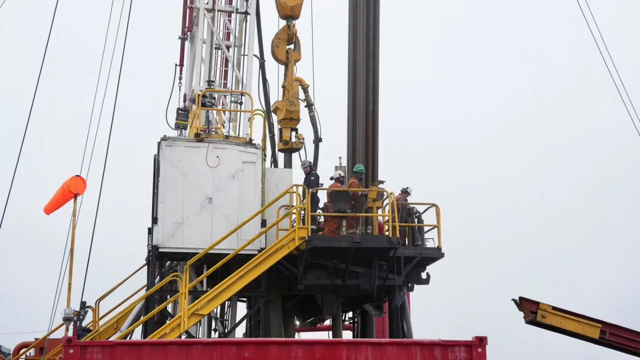 Crown Point perfora tres pozos en Santa Cruz y apunta a la formación D-129