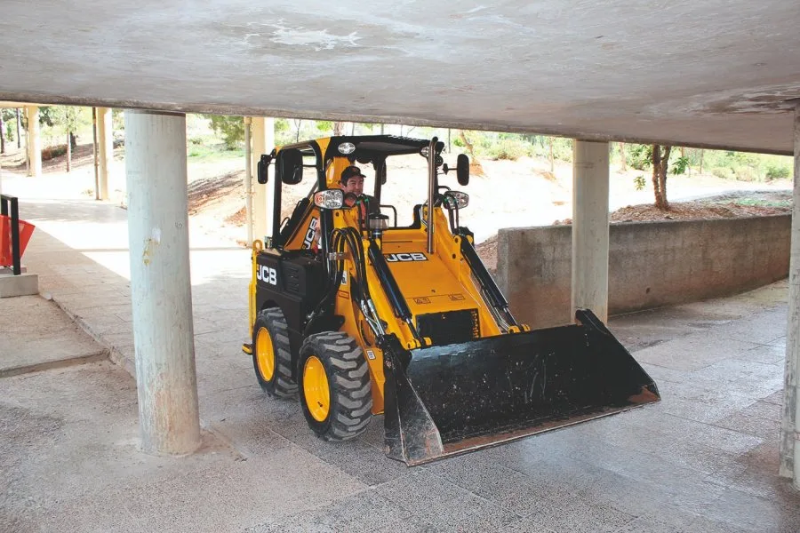 JCB AxionLift presentó en Neuquén una retroexcavadora para Vaca Muerta
