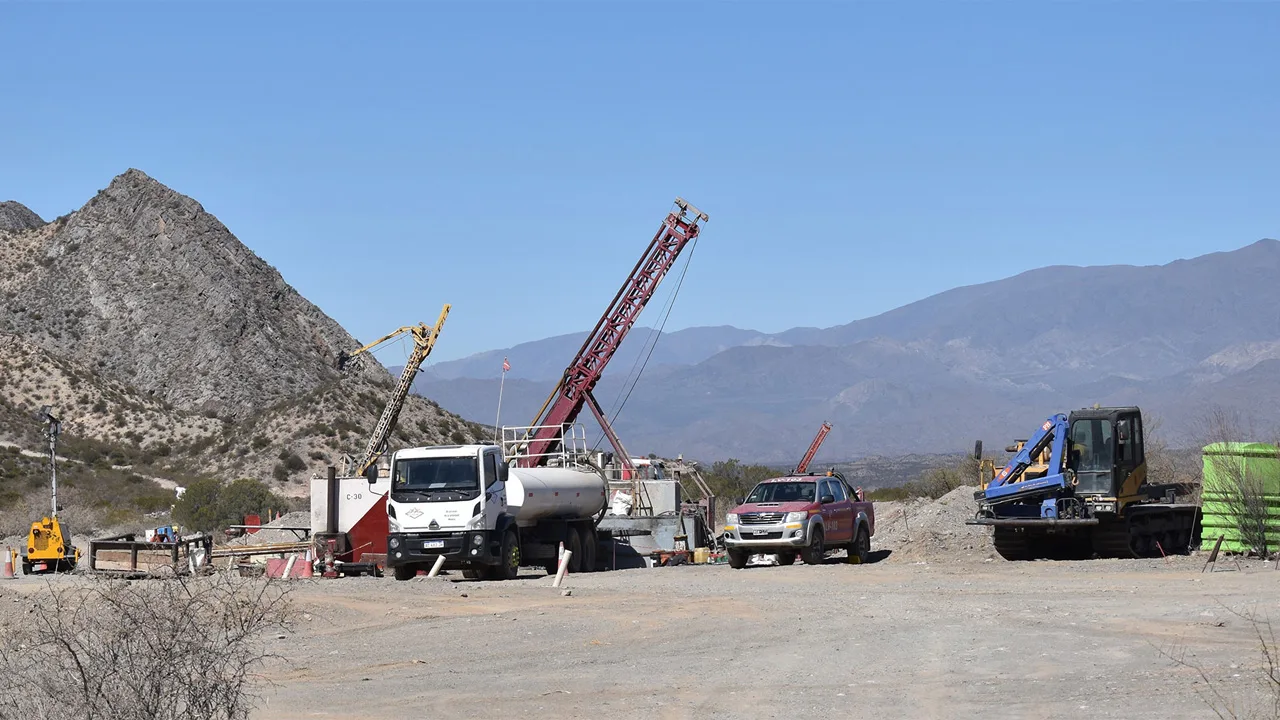Minería argentina crece 7,9% en 2026 impulsada por Vaca Muerta y litio